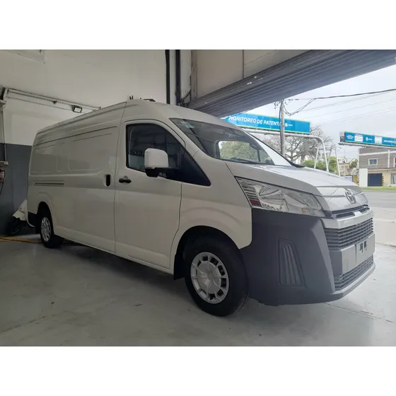 Toyota Hiace 2.8 Tdi Furgón 6at L2h2 3a 5p
