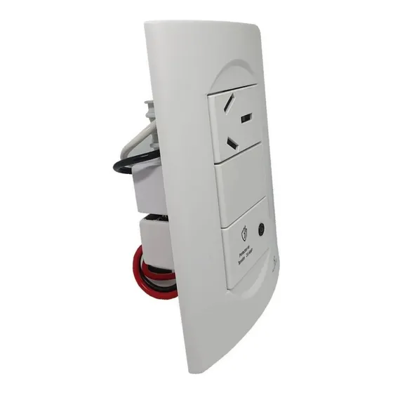 Protector Tension 20a Con Toma Alumine
