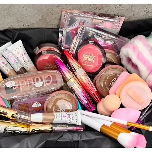 L'oréal Paris De Kit com maquiagem e bolsa de cosméticos