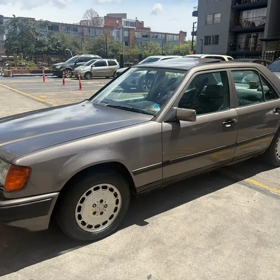 Mercedes-Benz E300 2001 2.0 W213