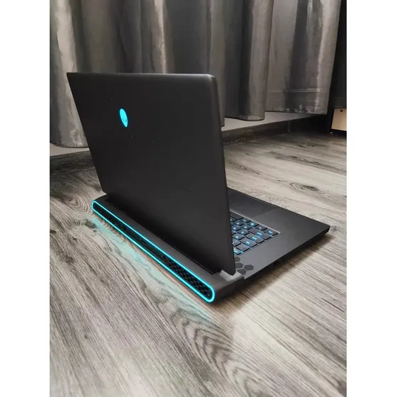 Dell Alienware M17 P5 Ryzen 6900x, Rts 3070ti, 17inch