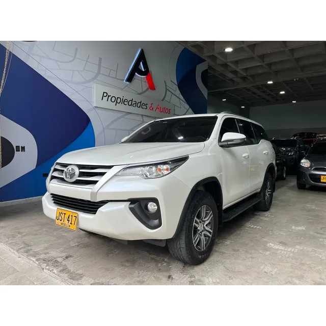 Toyota Fortuner 2.4 Street At 7as