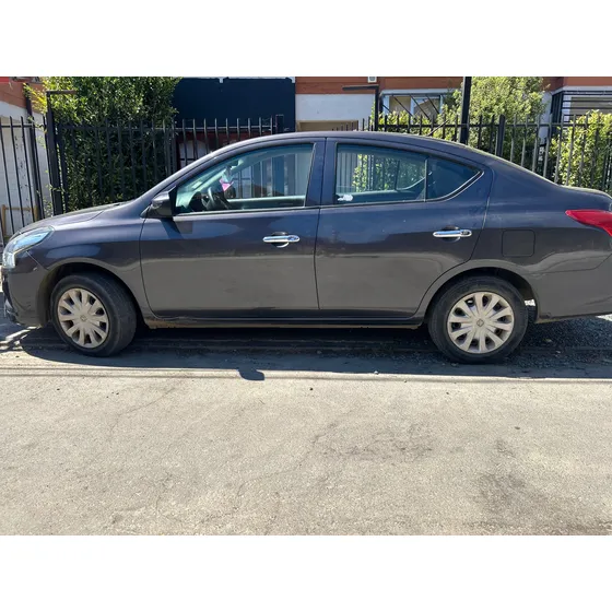 Nissan Versa Advance At