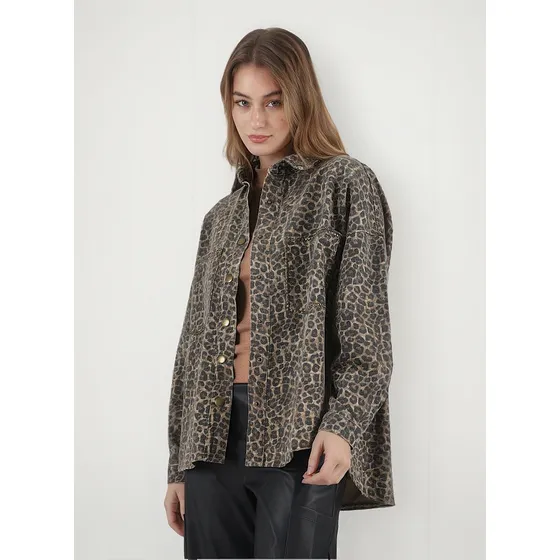 Campera Camisa Berlin Print Gabardina Con Tachas Gu70012