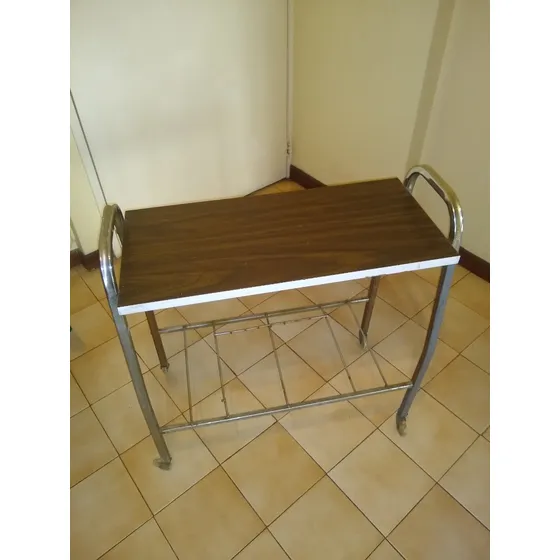 Mesa Portatil Para Televisor O Equipo De Sonido Usado