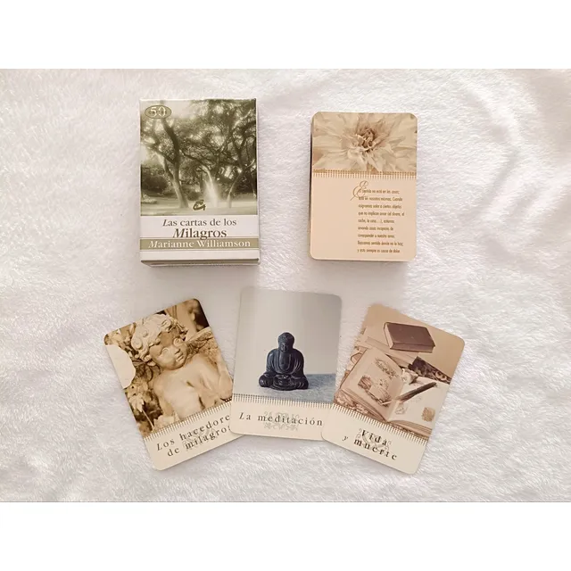 Oráculo Y Tarot. Juego De Cartas Y Magia. Original