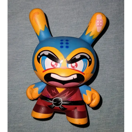 Kidrobot Figura Hyperactive Monkey Shao Ru Kung Fu