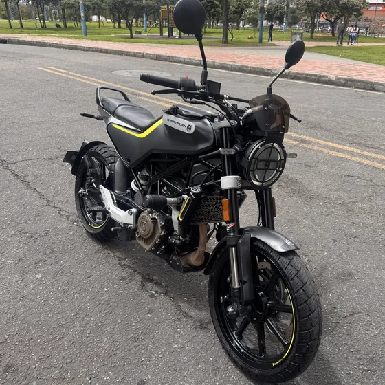 Husqvarna Svartpilen 200