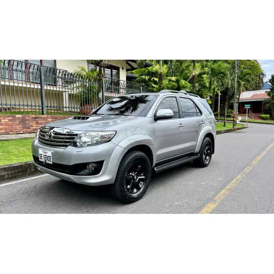 Toyota Fortuner 3.0 Srv Diesel Automática 4x4 2015 Full Equipo
