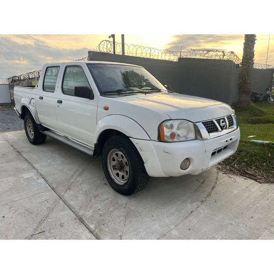 Nissan Np300 2.4 Doble Cabina 4x4 Mt