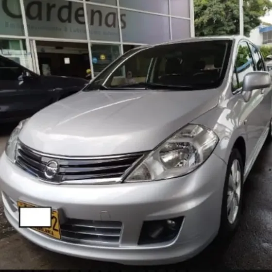 Nissan Tiida 2013 1.8 Visia 5 P