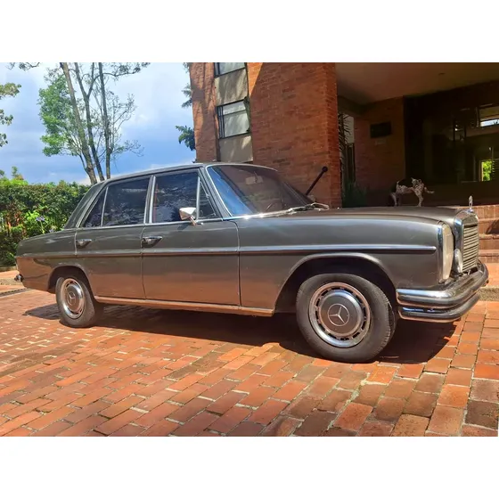 Mercedes Benz 230 1970 Clásico
