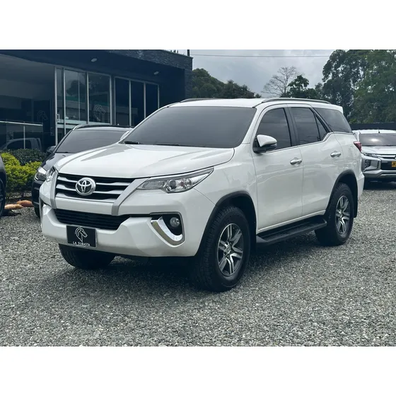 Toyota Fortuner 2.4 Street At 7as