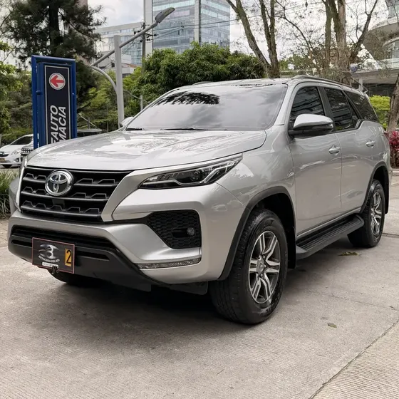 Toyota Fortuner 2024 2.4 Diésel Sr 4x2