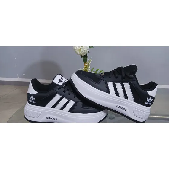 Zapatos adidas