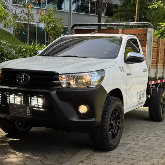 Toyota Hilux 2022 2.7 Estacas 4x2