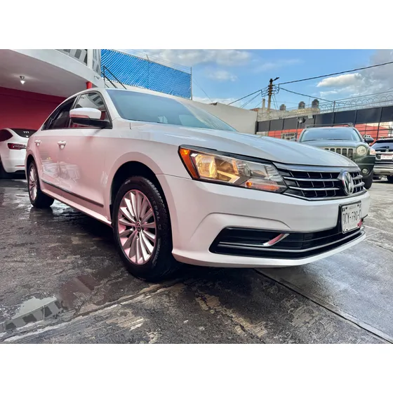 Volkswagen Passat 2.5 Comfortline At