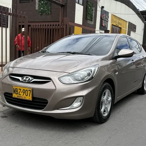 Hyundai Accent 2013 1.4l 5 P