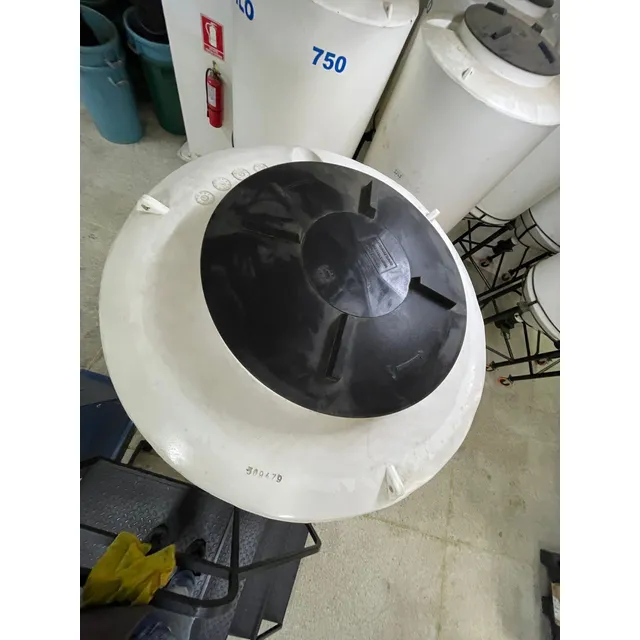 Silo Para Almacenamiento De Granos Café Con Base De Hierro