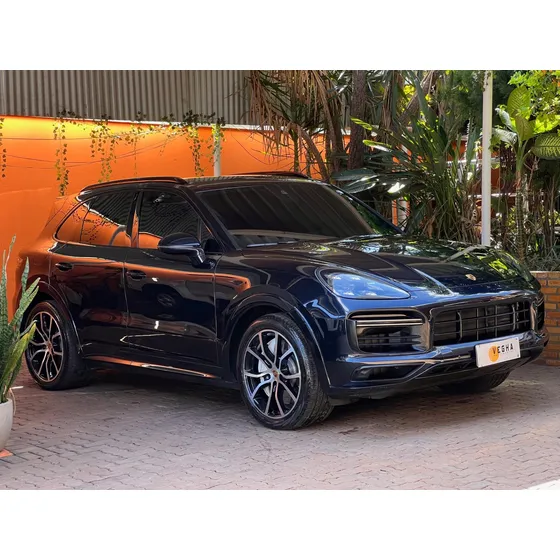 Porsche Cayenne Turbo 4.0 V8 550cv