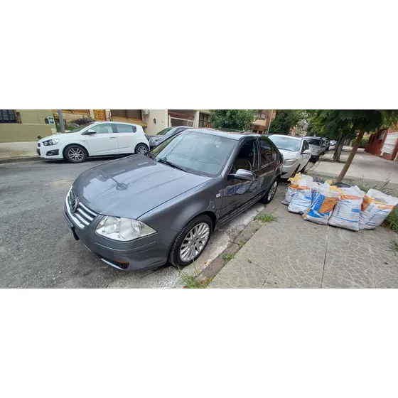Volkswagen Bora 1.8 Highline T 180cv Cuero