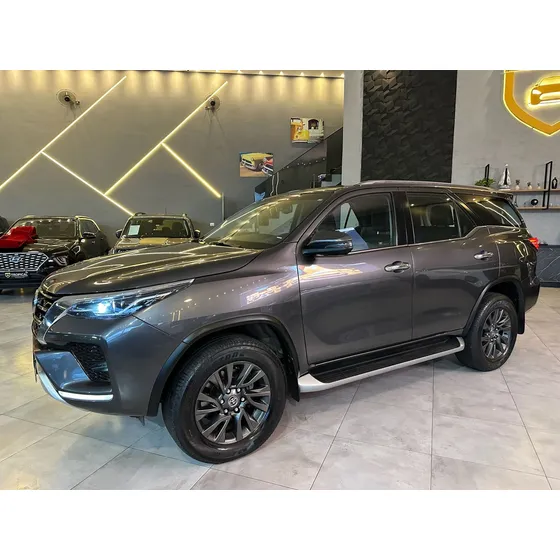 Toyota Hilux Sw4 2.8 D-4d Turbo Diesel Srx 7l 4x4 Automático
