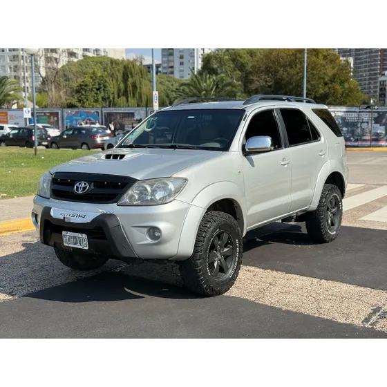 Toyota Hilux Sw4 3.0 I Srv C/cuero 4x4 (2009)