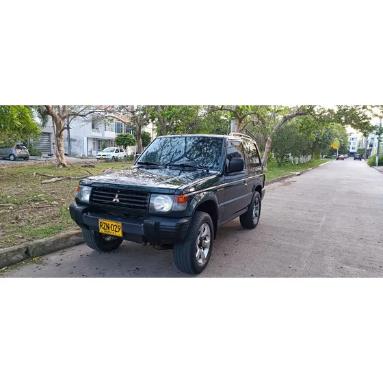 Mitsubishi Montero Hard Top 2400