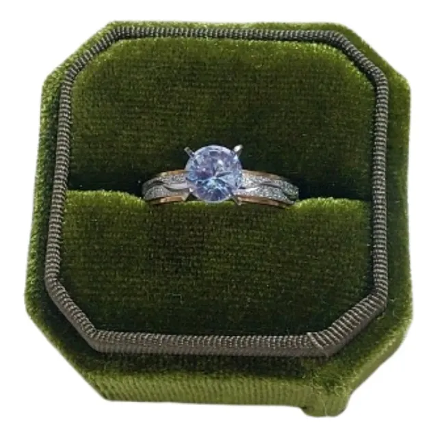Anillo De Acero Inoxidable Grabado Con Brillante Tono Plata
