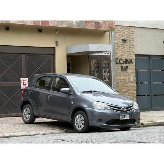 Toyota Etios 1.5 Xs 5 P