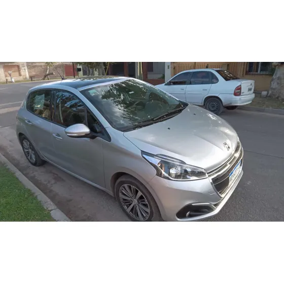Peugeot 208 1.6 Feline