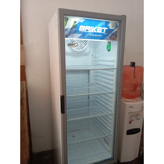Heladera Exhibidora Vertical Briket Master 3000 293 Lts