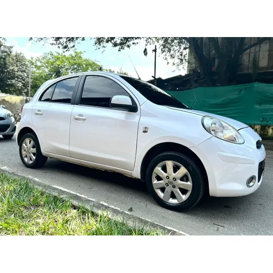 Nissan March 1.6 Active +