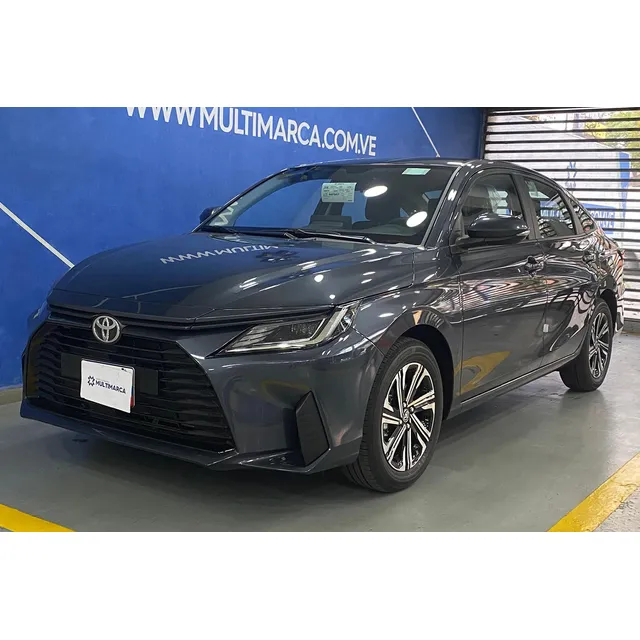 Toyota Yaris Sedán E