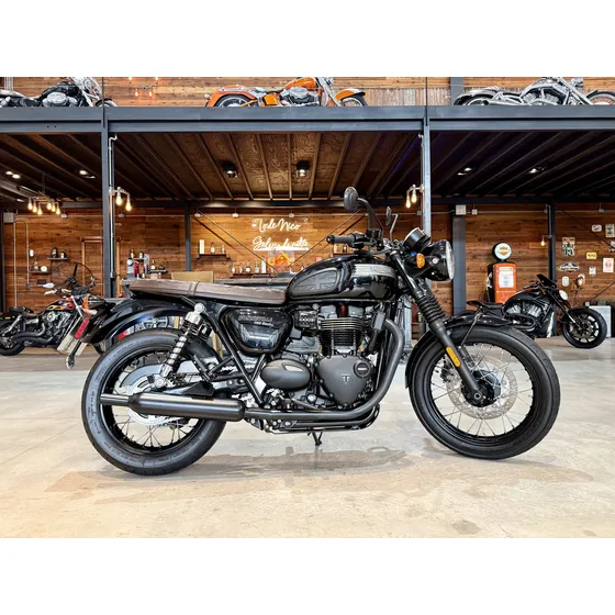 Triumph Boneville 900 T100 Black, No Bobber, No Harley 883