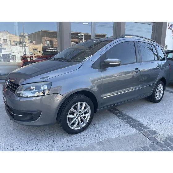 Volkswagen Suran 1.6 Highline 101cv