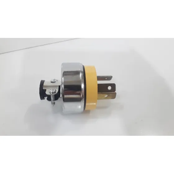 Enchufe Macho 20a-220v Pata De Gallina Borde Metal X 2unds