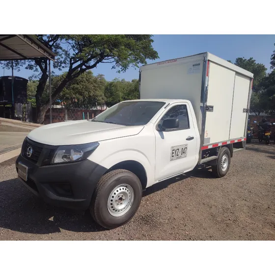 Nissan Frontier Furgon