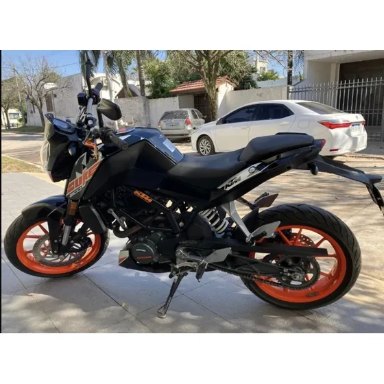 Vendo O Permuto Ktm Duke 200 2017 Con 6100 Km