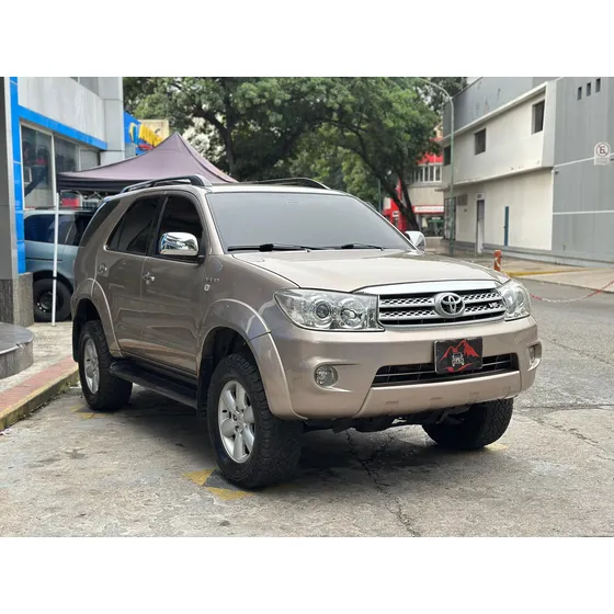 Toyota Fortuner Sr