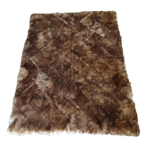 Tapete De Pele Lã Carneiro Preto 1,50 X 2,00 M Comprimento 200 Cm Cor Marron Chamuscado Desenho Do Tecido Quadriculado Largura 150 Cm