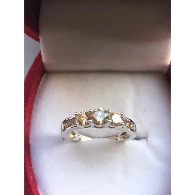 Anillo De Compromiso De Oro Blanco Y Diamantes.