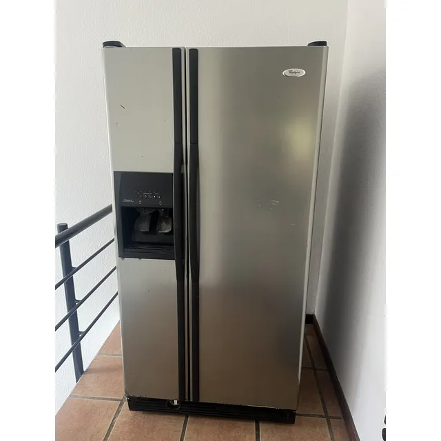 Nevera Y Congelador Whirlpool 22 Pies Dispensador Y Hielera