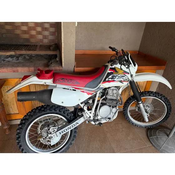 La Honda Xr 600 Está Impecable Único En Su Estado