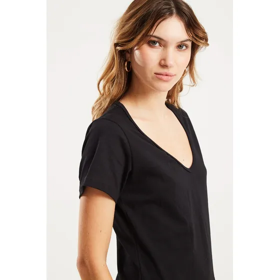Remera Negra Koxis Mujer Aw25