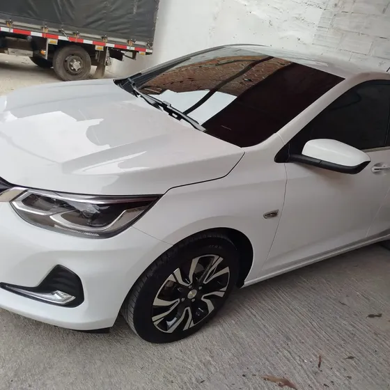 Chevrolet Onix 2023 1.0t Premier Hatch At