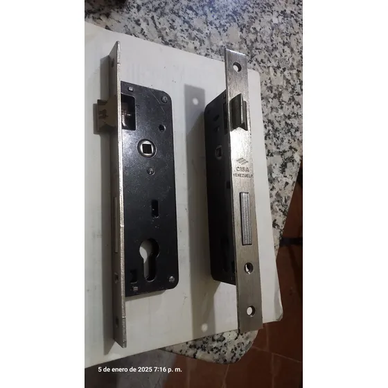 Cerradura Cisa 25 Mm Usadas. Sin Cilindro.