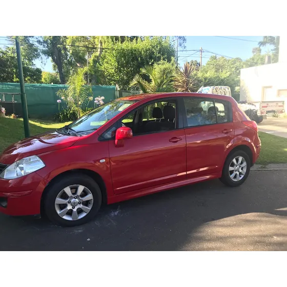 Nissan Tiida 1.8 Visia