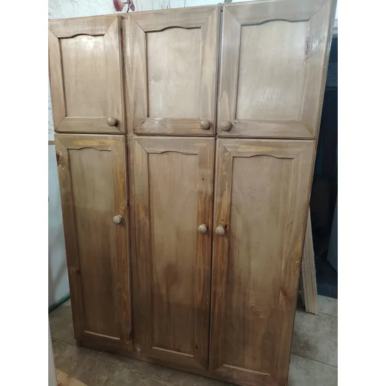 Ropero De Madera Lustrado