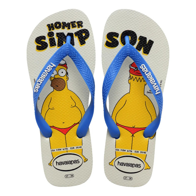 Par de chinelos Havaianas modelo Top com estampa do Homer Simpson, tiras azuis e numeração 37/38 visível no solado.